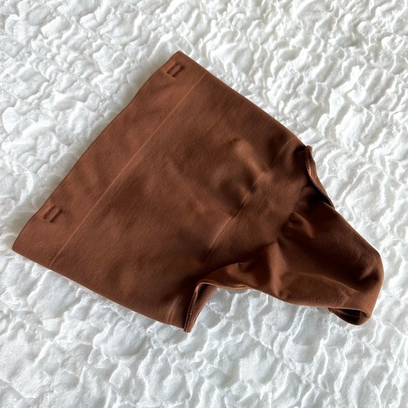 🤎 SKIMS NWOT High-Waisted Shapewear Thong – Jasper – Size Small - Picture 3 of 7